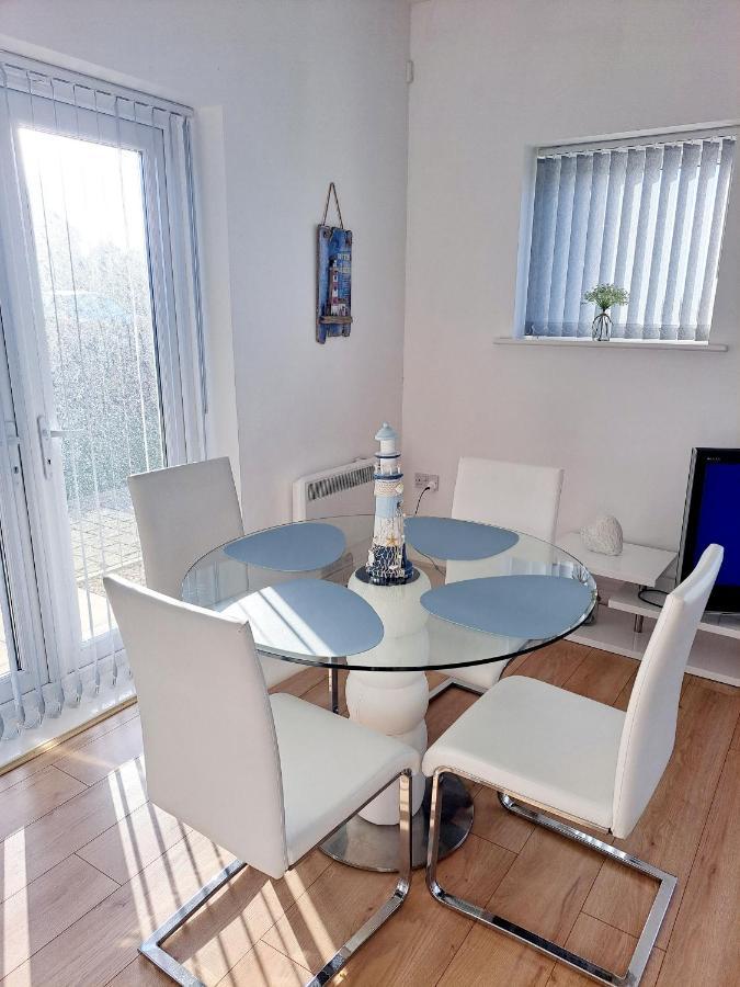 Coastal Apartment With Beach On Your Doorstep! Llanelli Exterior foto